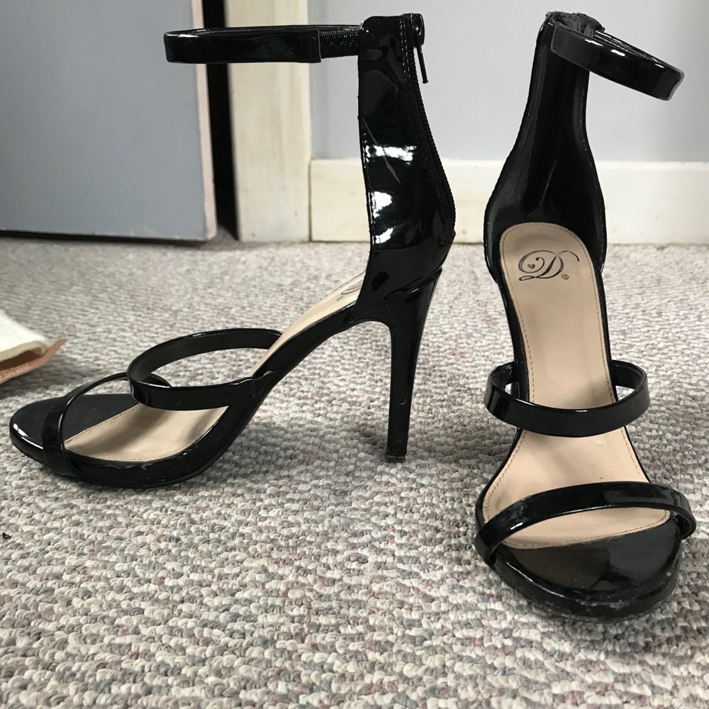 Black Heels - Picture 2 of 2